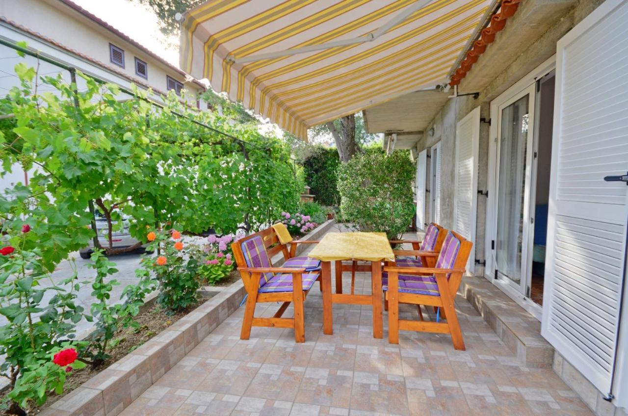 Apartments Blazenka Banjol Exterior photo