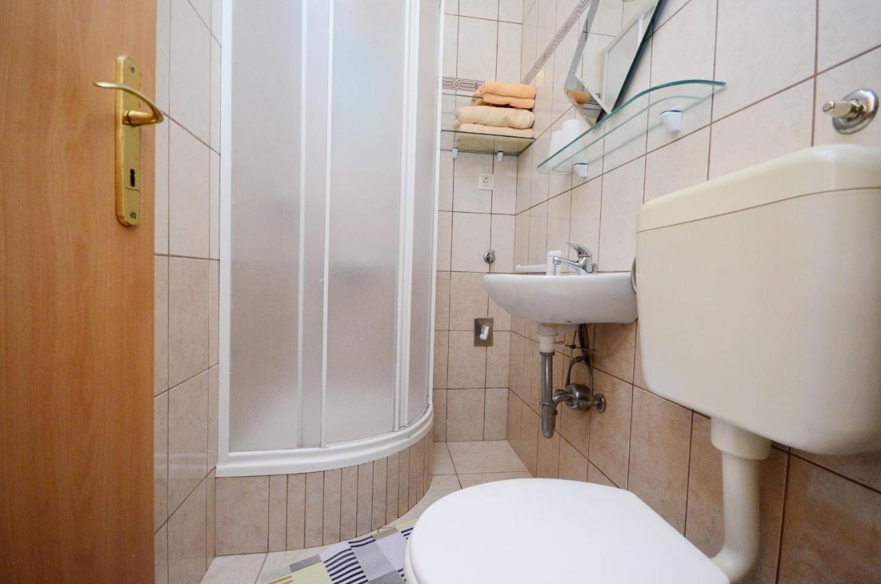 Apartments Blazenka Banjol Exterior photo