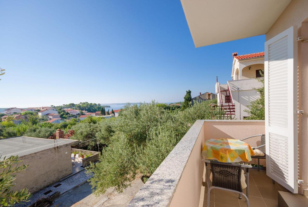 Apartments Blazenka Banjol Exterior photo