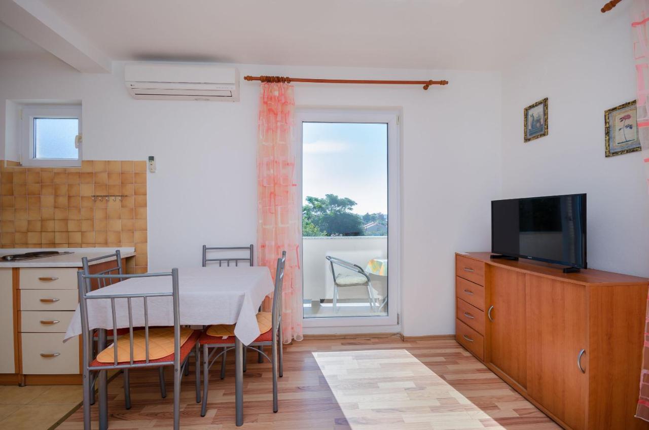 Apartments Blazenka Banjol Exterior photo
