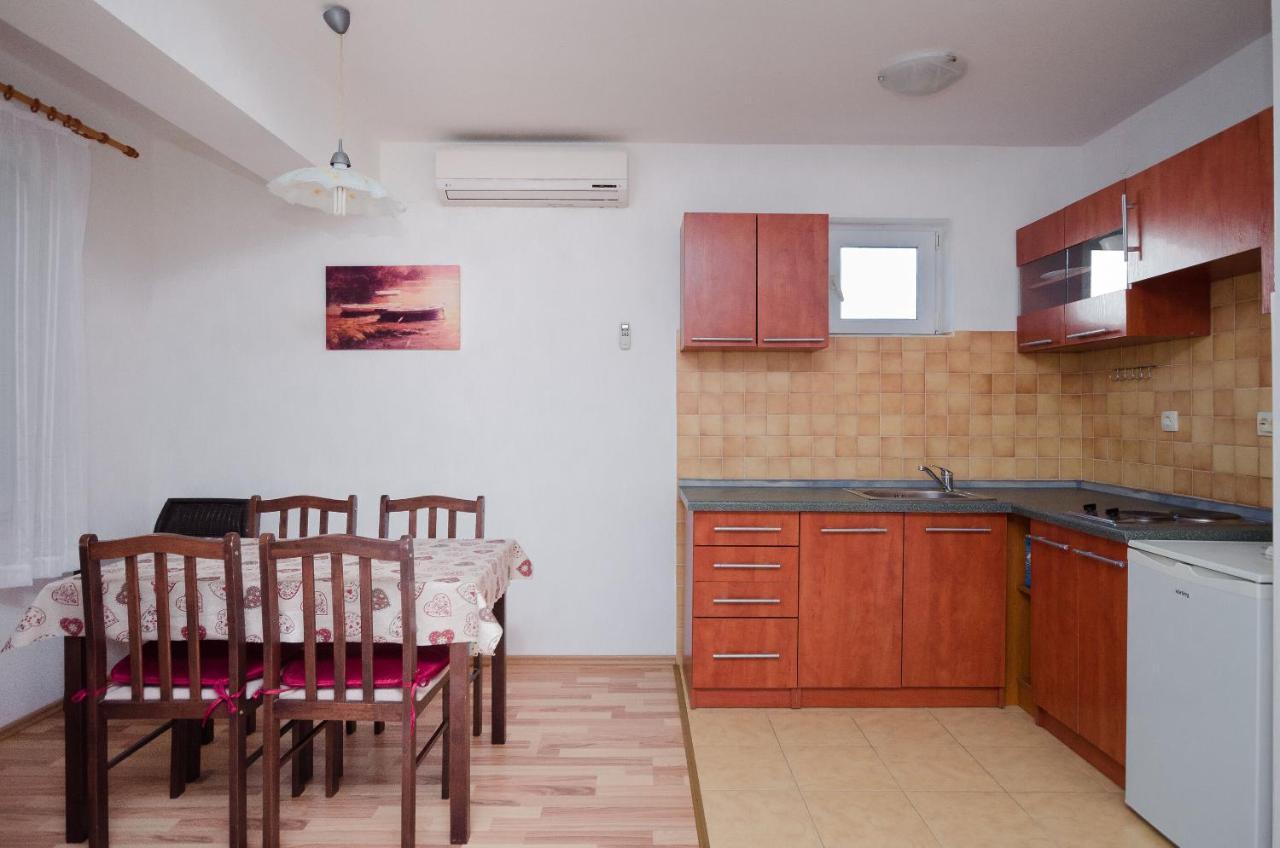 Apartments Blazenka Banjol Exterior photo