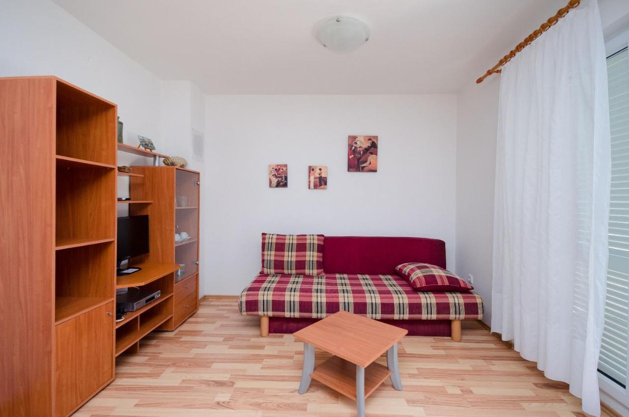 Apartments Blazenka Banjol Exterior photo