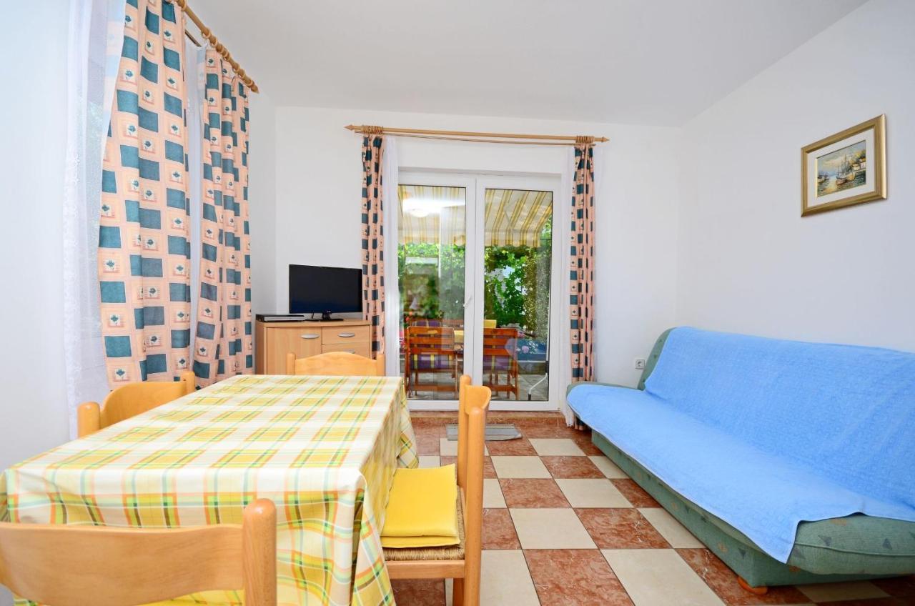 Apartments Blazenka Banjol Exterior photo