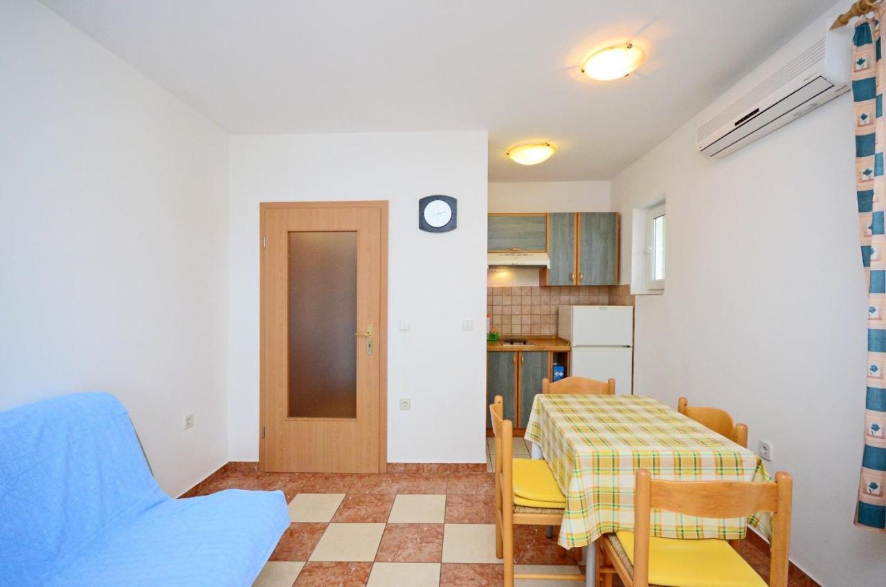 Apartments Blazenka Banjol Exterior photo