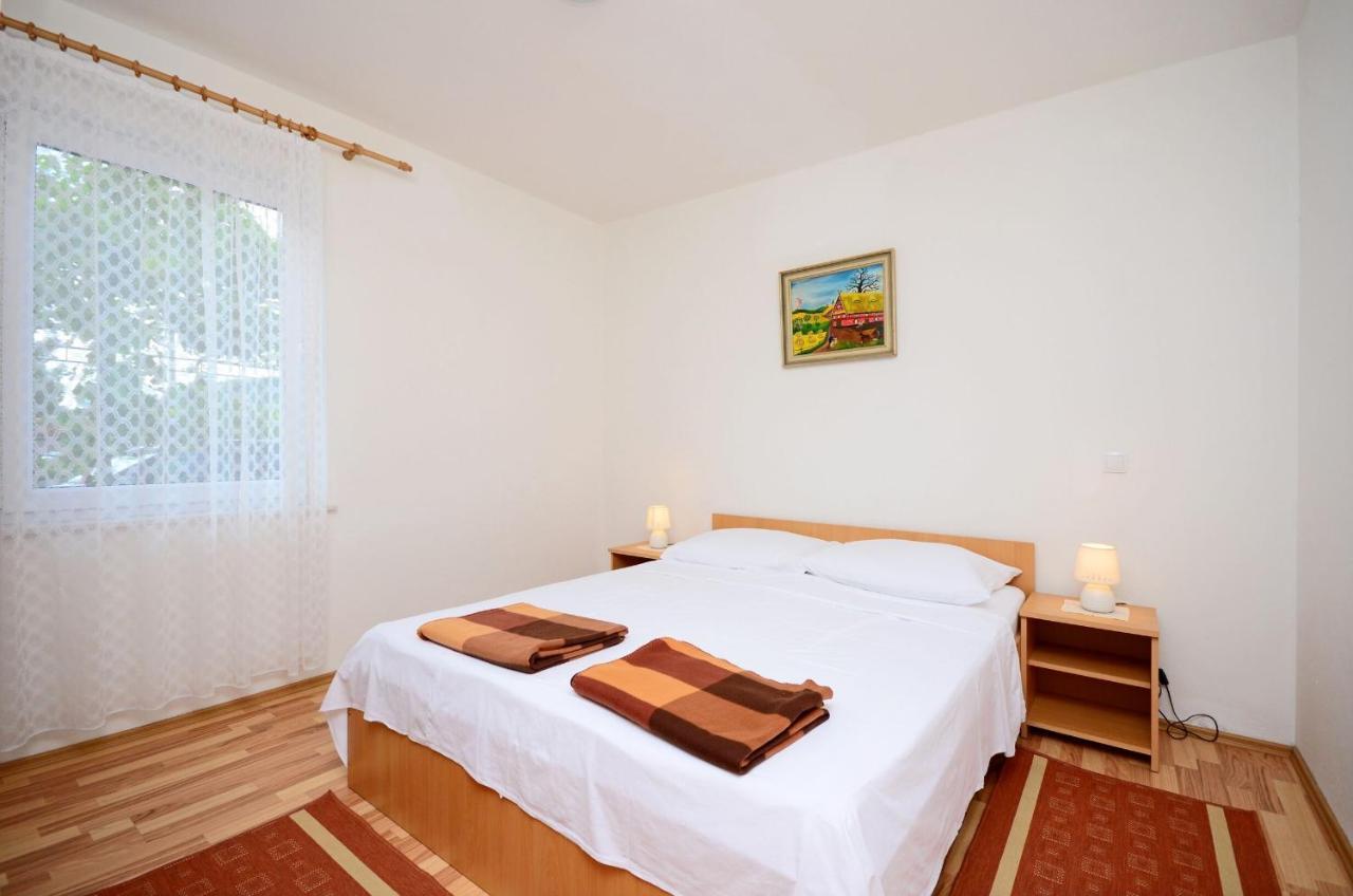 Apartments Blazenka Banjol Exterior photo