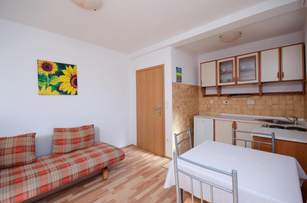 Apartments Blazenka Banjol Exterior photo