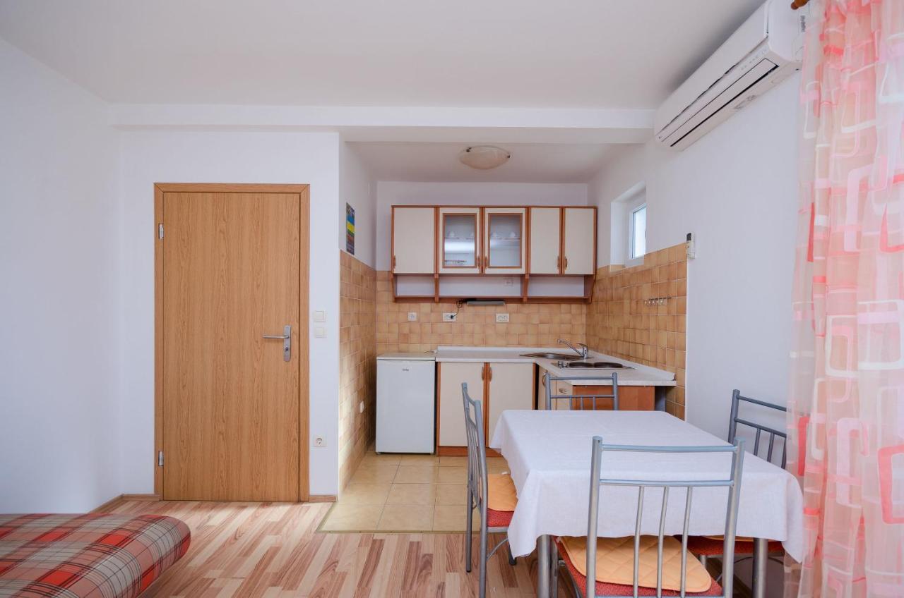 Apartments Blazenka Banjol Exterior photo